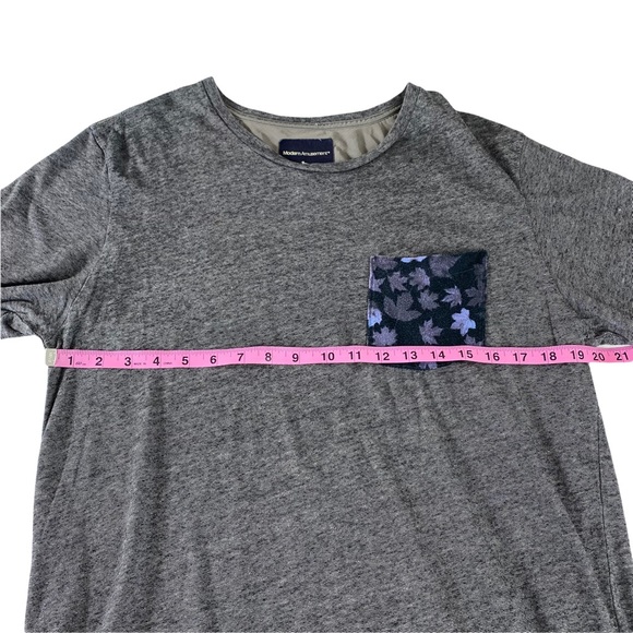 Modern Amusement Grey Slim Striped Leaf Print Pocket T-Shirt Men’s Size L. - Picture 6 of 11